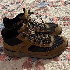 Danner Men's Black and Brown Hiking Boots south rim wide size